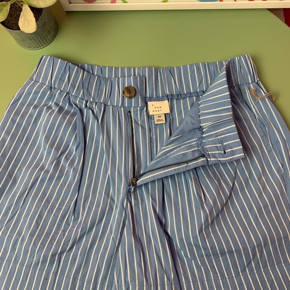 NWT Blue/White Striped Women's High Rise Poplin Shorts - A New Day - Picture 2 of 5